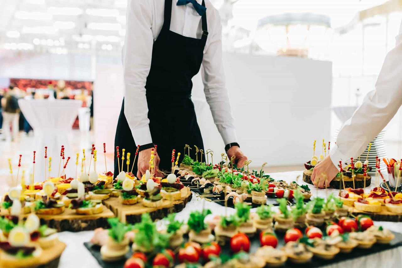 caiger-benefits-of-using-.professional-catering-service-1-1280x853.jpg